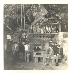  Professor Jao Tsung-I played Guqin with students during an outing in 1960