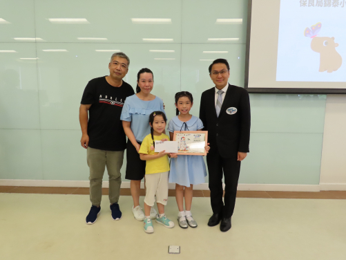 Mr Ivan Wong, Chief Executive of Ocean Park, attended the award presentation ceremony of the “Wellbeing Guardians” program and commended the students who participated in the program with flying colours. The HKU HKJC Centre for Suicide Research and Prevention extends special thanks to Ocean Park for sponsoring 4,000 admission tickets to the participating families, allowing them create fond memories at the Park together.
 