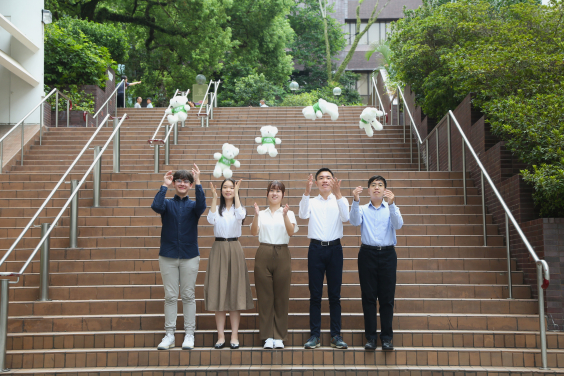 (from left) HARMON Payton James - BA&BED (LangEd)-Eng; KU Ping Sum Icy, CHENG Yi Ching Eden and CHEUNG Tsz Kin Kenneth - MBBS, SZE Chun Hei Isaac - BASc (AppliedAI)  