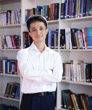 Professor Yao Wang, Chair Professor of the Department of Physics, HKU