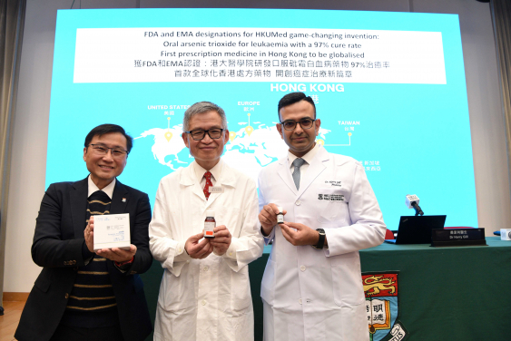 HKUMed researchers have invented an oral formulation of arsenic trioxide for the treatment of acute promyelocytic leukaemia, with a 97% cure rate. Having obtained FDA and EMA designations, this is the first prescription medicine in Hong Kong to be globalised. (From right) Dr Harinder Gill, Professor Kwong Yok-lam, Dr Alfred Tan Keng-tiong.
 